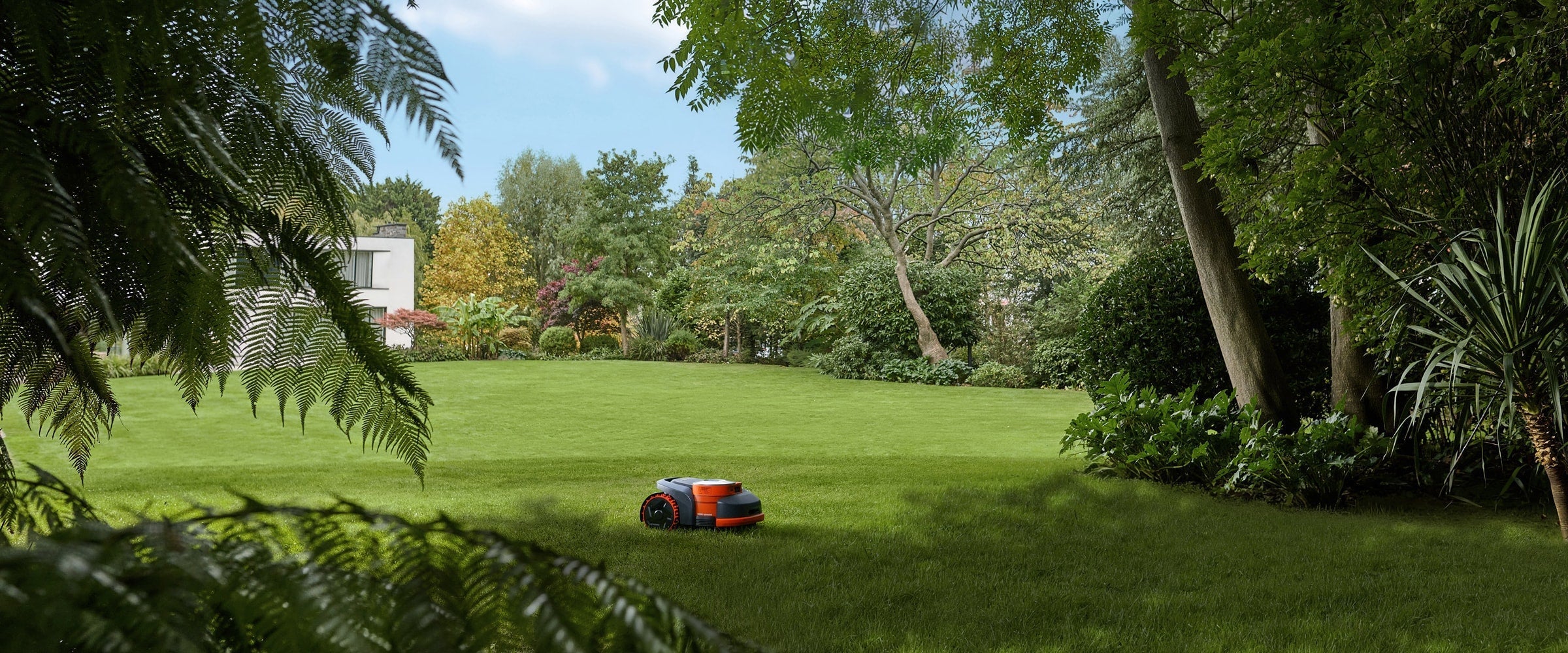 Navimow i110E robot lawn mower is on a green lawn.