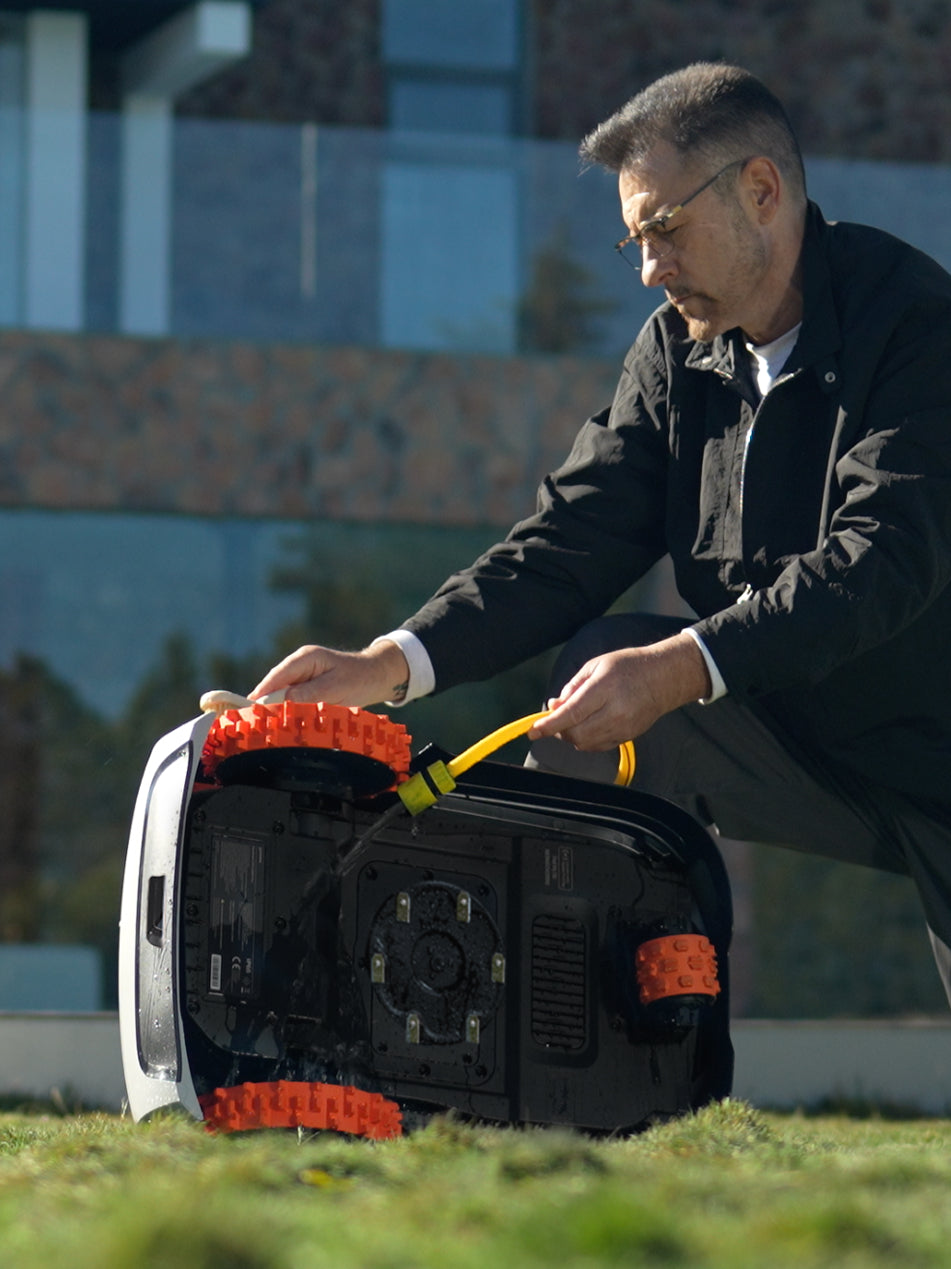 Man washes his Segway Navimow i105E robot lawn mower now.